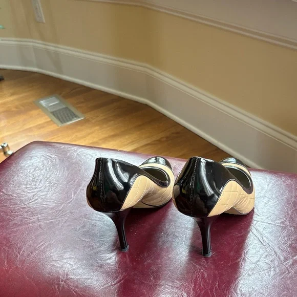 Anne Klein Black and Tan Heels - Picture 3 of 13